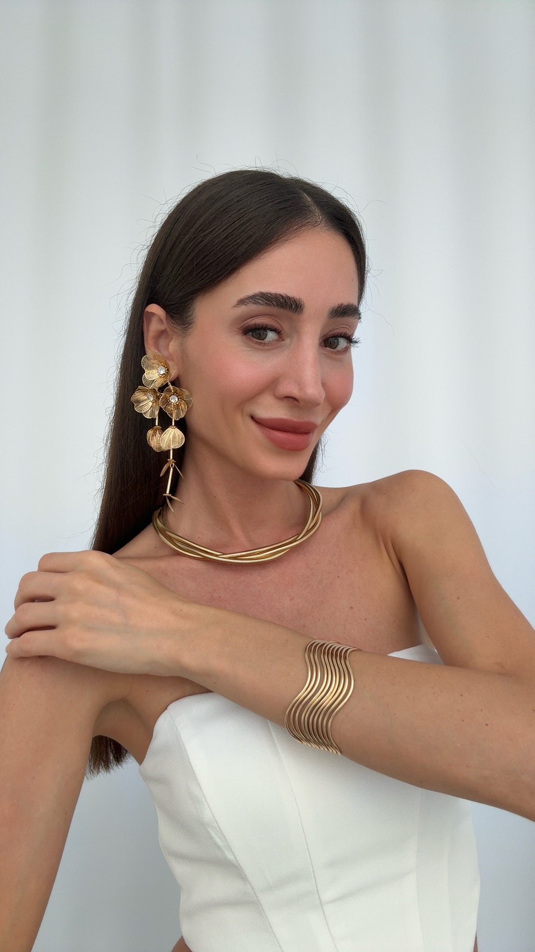 ÜÇLÜ SARMAL KOLYE, TEL BİLEKLİK VE MAKSİ BOY KÜPE KOMBİNLERİ