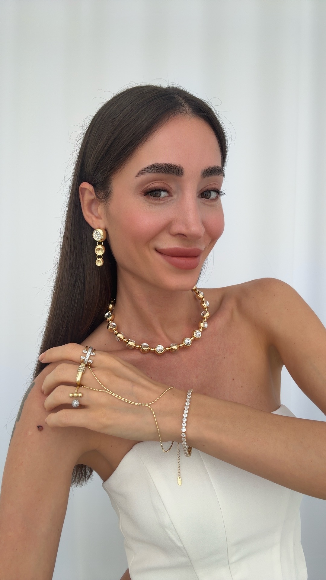 ÇİFT TARAFLI TAŞ DETAY CHOKER, ÜÇLÜ YUVARLAK KÜPE, YÜZÜK VE ŞAHMERAN KOMBİNİ