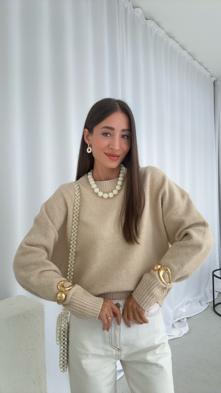 KREM KEMİK GOLD KÜPELER, TOP KOLYE, KELEPÇE BİLEKLİK VE İNCİ ÇANTA KOMBİNİ