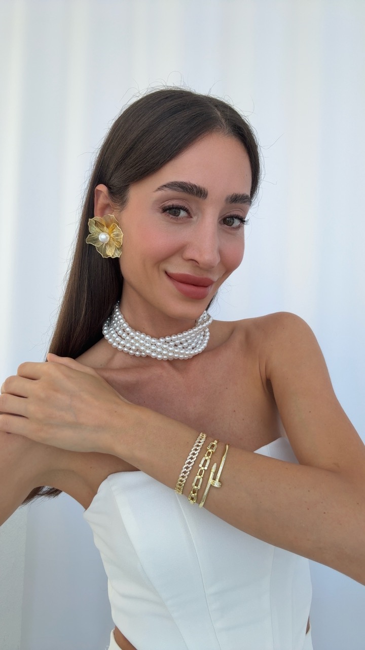 İNCİ DETAY TEL ÇİÇEK KÜPE & İNCİ CHOKER VE KELEPÇE BİLEKLİK KOMBİNİ