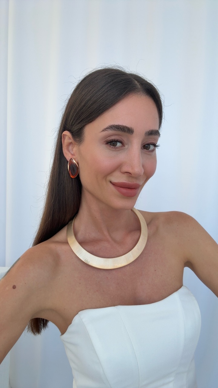 KAHVE KEMİK KÜPELER VE TIRTIK GOLD CHOKER KOLYE KOMBİNLERİ