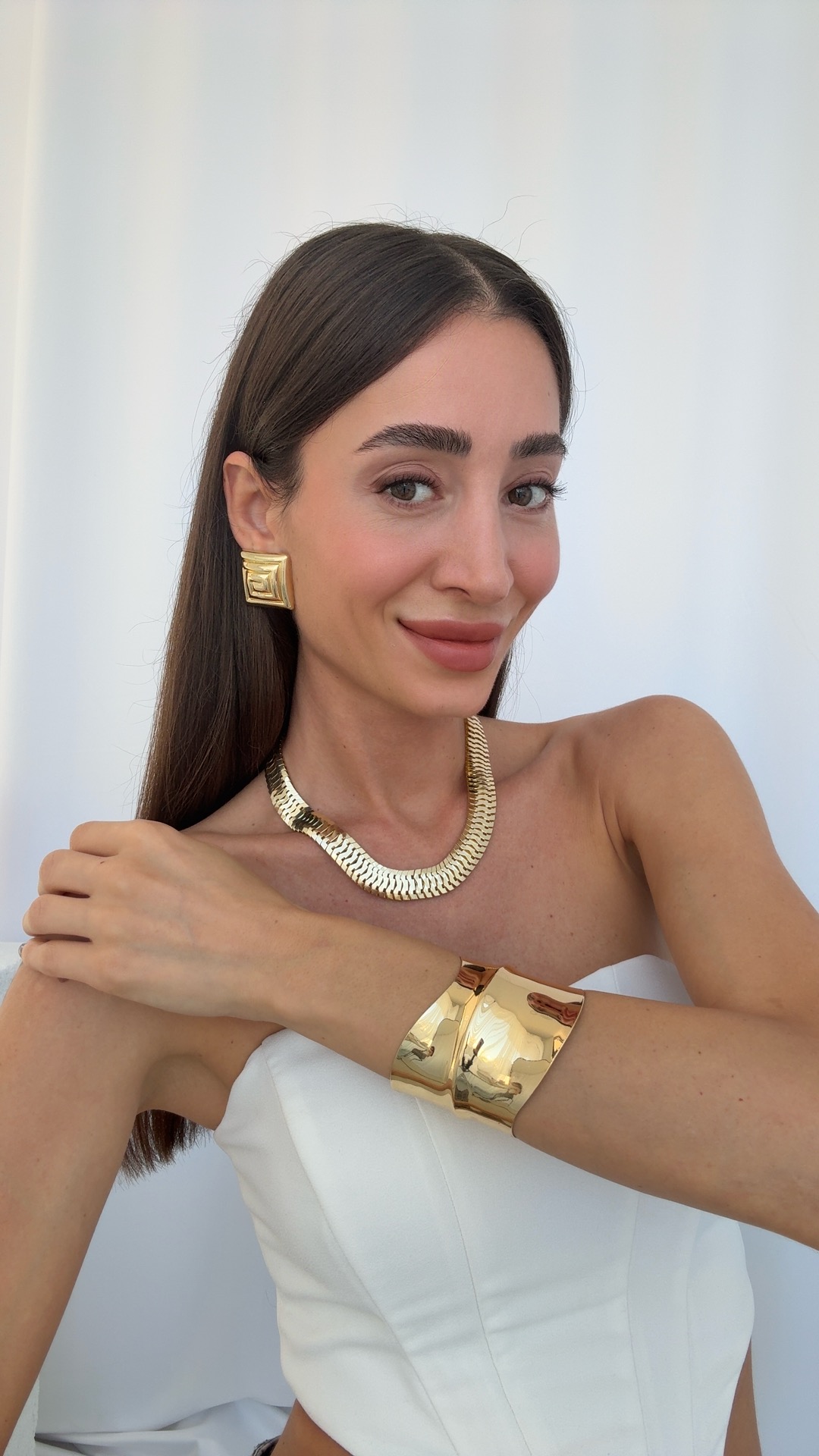 TIRTIK DESEN GOLD KÜPELER, KALIN HASIR KOLYE VE PLAKA BİLEKLİK KOMBİNLERİ