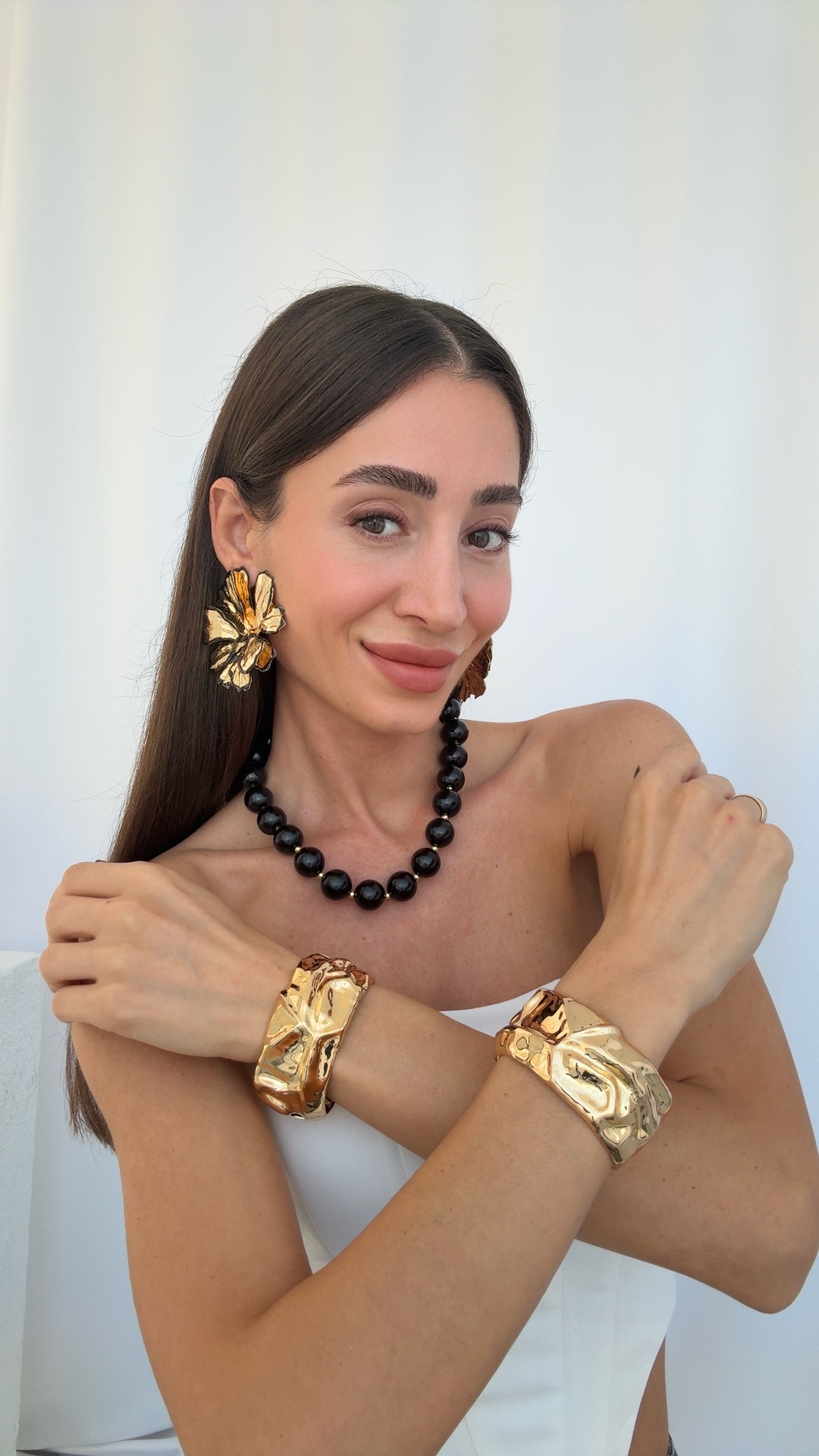 ZR SİYAH & GOLD ÇİÇEK KÜPE, TOP KOLYE VE SOYUT KELEPÇE BİLEKLİK KOMBİNİ