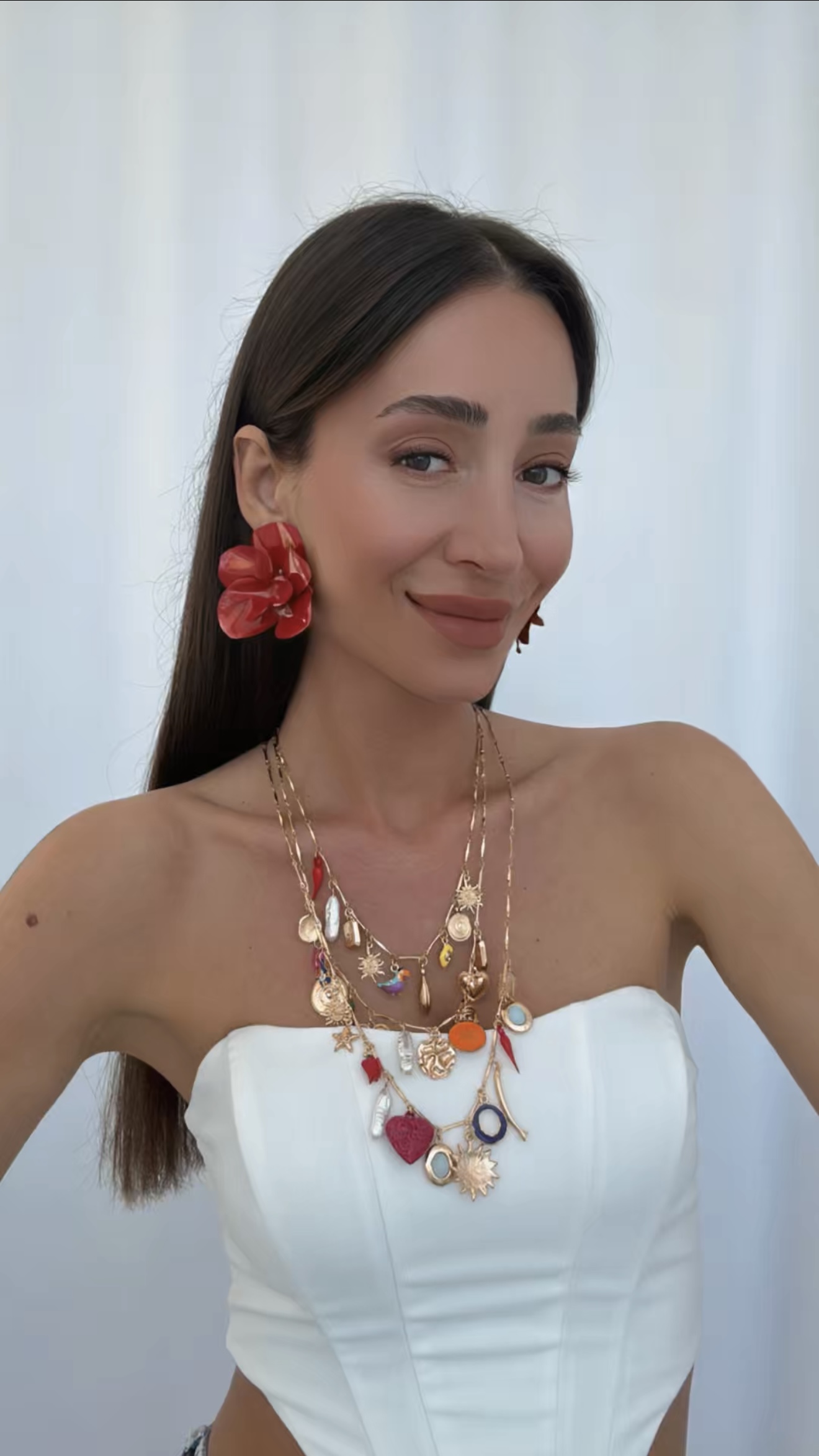 ÇOKLU CHARM ÜÇLÜ KOLYE VE GÜL KÜPE KOMBİNİ