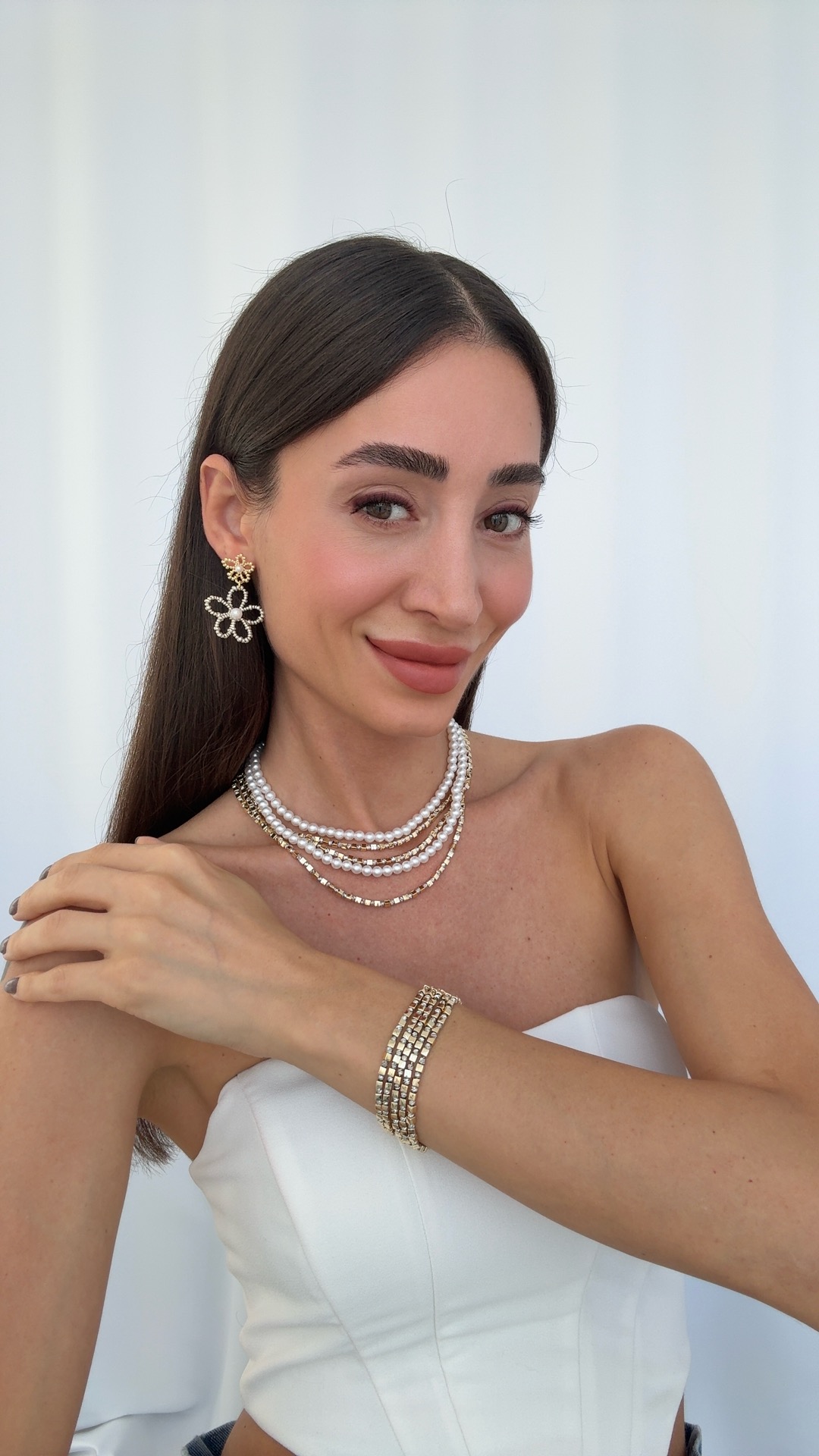 ÖZEL SERİ İNCİ DETAY MİX RENK ÇİÇEK KÜPE, İNCİ KOLYE VE MİX RENK KOLYE BİLEKLİK KOMBİNİ