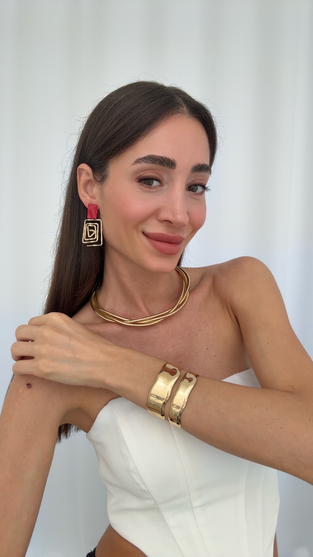 KIRMIZI & SİYAH GOLD KIVRIM KÜPELER, ÜÇLÜ SARMAL KOLYE BİLEKLİK KOMBİNİ