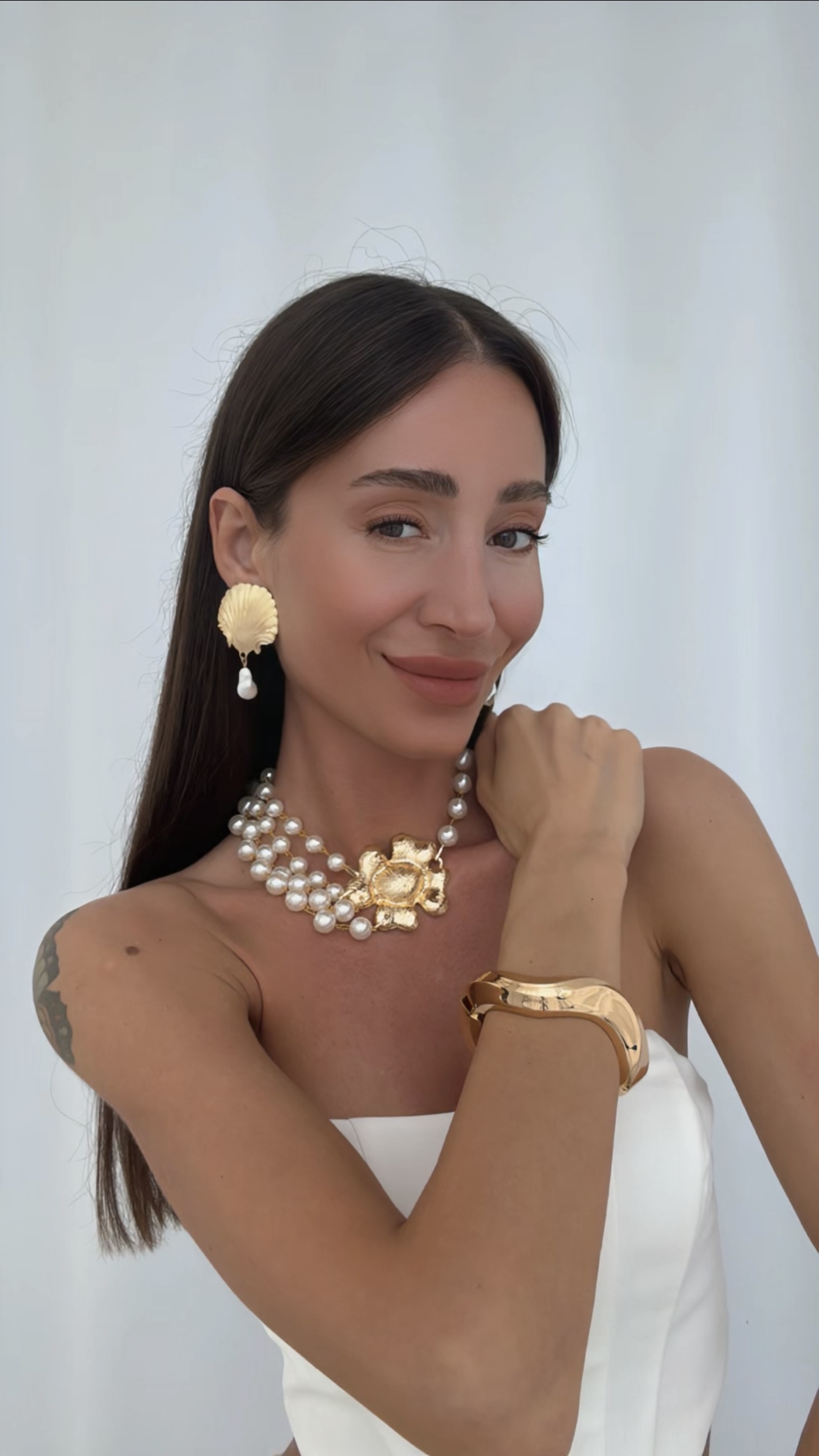 İNCİ CHOKER KOLYE VE DENİZ KABUĞU KÜPELİ KOMBİN
