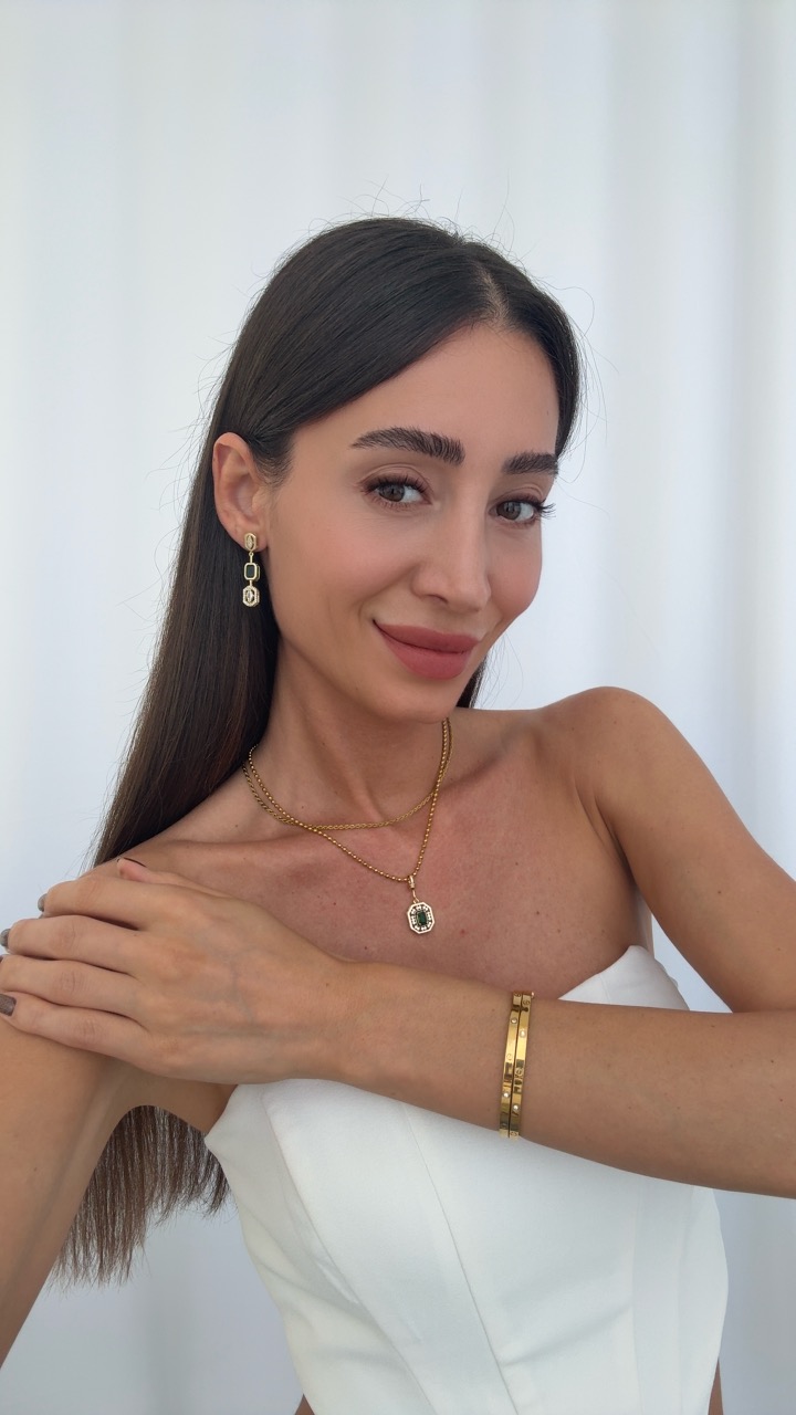 YEŞİL TAŞLI ÇELİK SERENAY KOLYELER, KELEPÇE BİLEKLİK VE BAGET KÜPE KOMBİNİ