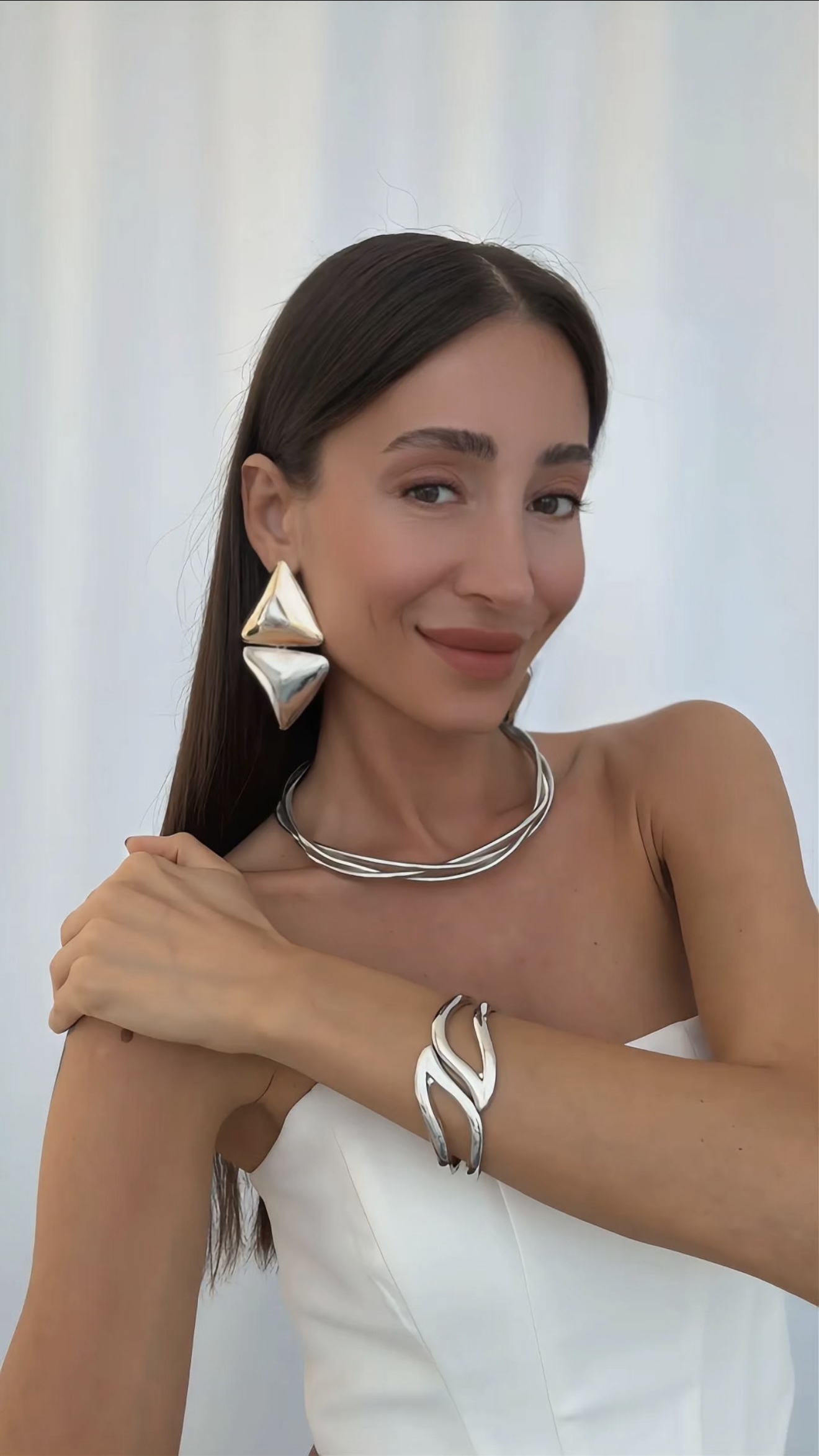 MARKA MODEL MİX RENK KÜPE VE ÜÇLÜ SARMAL KOLYE KOMBİNİ