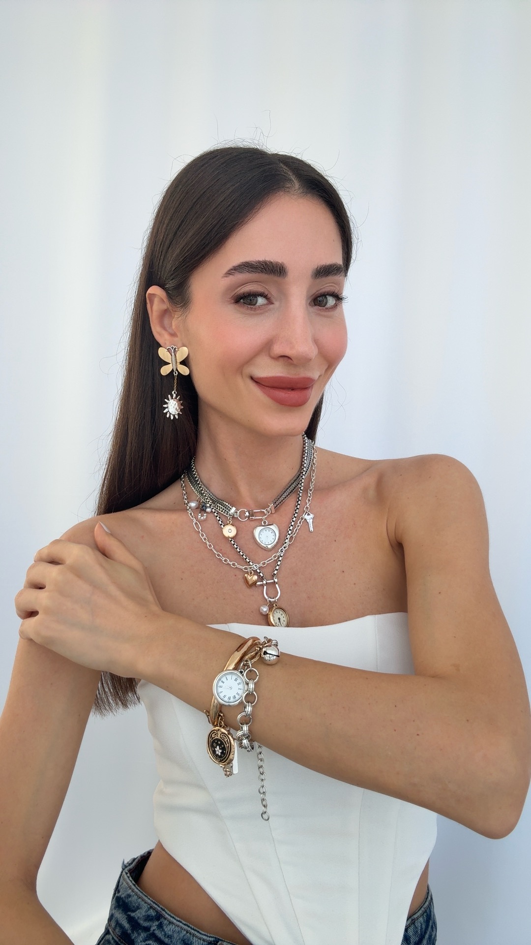 SAAT CHARMLI ZR MODEL ÜÇLÜ KOLYE SETİ, BİLEKLİK VE KELEBEK KÜPE KOMBİNİ