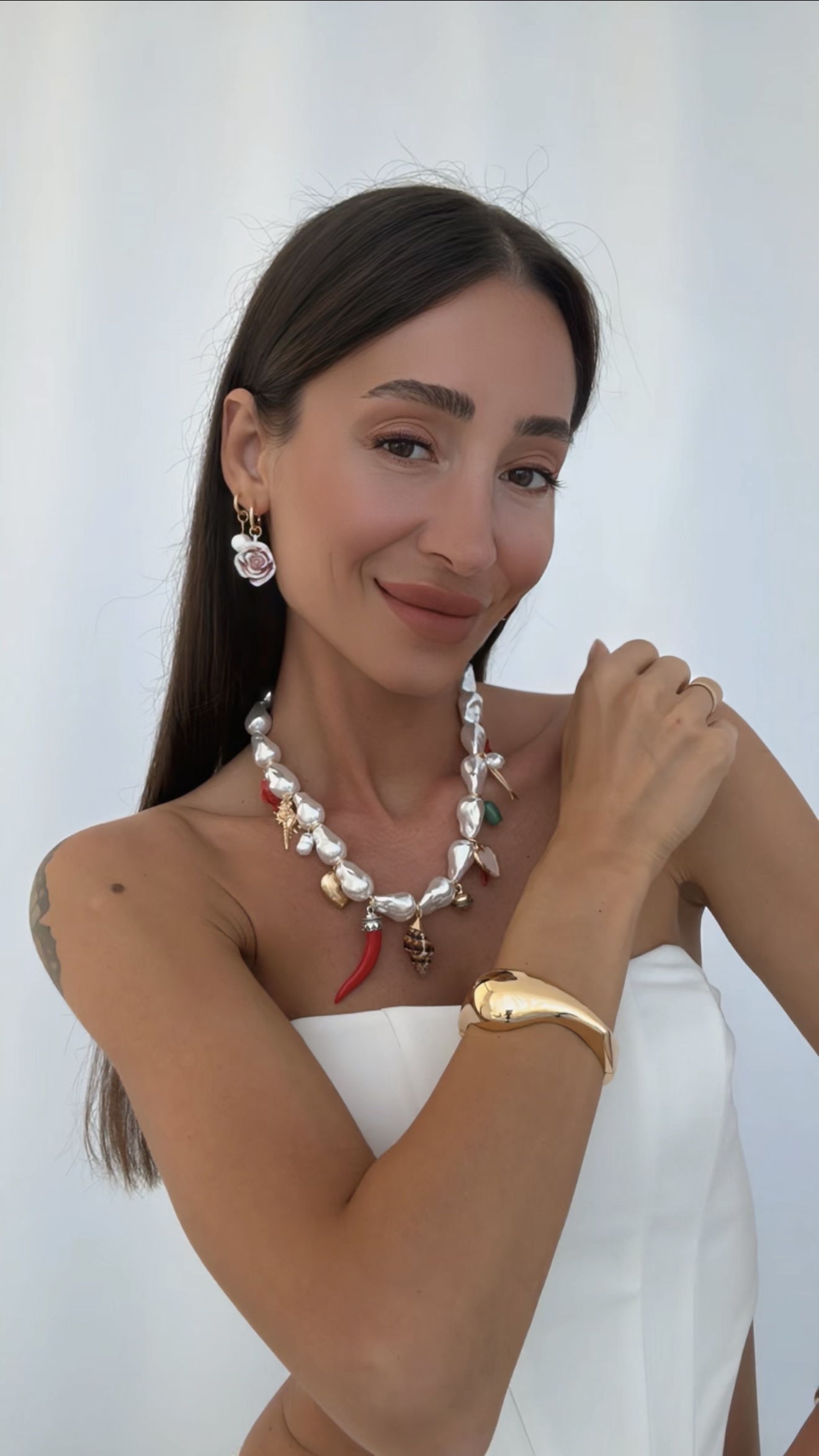 BÜYÜK BAROK İNCİLİ CHARM DETAY KOLYE VE KÜPE SET KOMBİNİ
